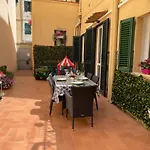 Santa Croce Garden Apartment