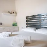 2 Rooms Next To A Market And Piazza Santa Croce - Homeunity