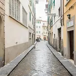 Cozy Apartment Near Ponte Vecchio