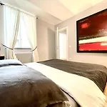 New Stylish 3-Room Apartment On Lungarno