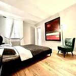 New Stylish 3-Room Apartment On Lungarno