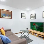 Sant\'Ambrogio Central Apt: Your Florence Hideaway