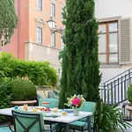 Serristori Palace Residence