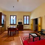 Typical Florentine Apartment In Oltrarno 10 Min Walking From Ponte Vecchio
