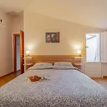 Mosse Bridge Apartment By Mamo Florence