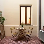 Pergola - 1 Bdr Flat With Inner Courtyard