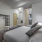 Yid Agnolo Three Bedroom Apartment In Florence