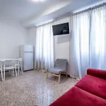 Yid Agnolo Three Bedroom Apartment In Florence