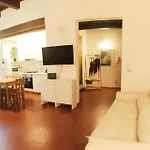 Cozy Apartment Near Train Station