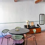 Stunning & Sunny Studio Near Piazza Santo Spirito