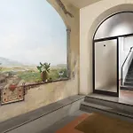 Signoria Apartment With Patio
