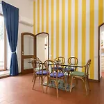 Signoria Apartment With Patio