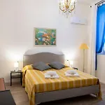 Mamo Florence - Borgo Santa Croce Apartment