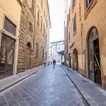 Mamo Florence - Borgo Santa Croce Apartment