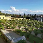 Florence Apartment, Garden And Parking