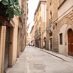 Mamo Florence - Borgo San Jacopo Apartment