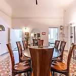 Academia Of Davide Spacious Apartment