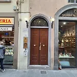 Mamo Florence - Amalia Piazza Signoria Apartment