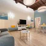 Via Santa Reparata, 1 - 2Nd Floor - Stunning And Spacious 10 Min To Historic Center
