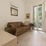 Flora - Brand New Apartment Near Historic Center