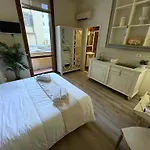 Charming Studio Next To The Duomo