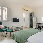 Laura 10