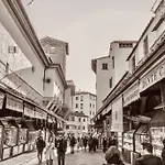 Ponte Vecchio View Luxury Apartment