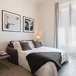 750 Eur - Unique Design 4 Bed Apartment