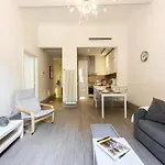 750 Eur - Unique Design 4 Bed Apartment