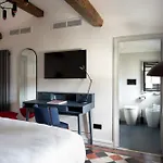 La Gabbia Del Grillo Apartments & Suites