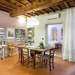 Torrigiani Apartment