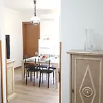 A Due Passi Dal Lungarno