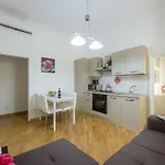 Stylisch Canacci 2 Bedroom Apartment