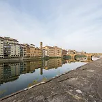 Ponte Vecchio Exclusive Flat