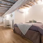 Santa Croce Apartment