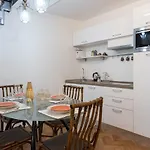 Old Bridge: Historical And Chic Apartment