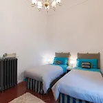 Old Bridge: Historical And Chic Apartment