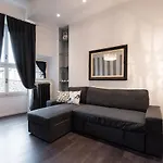 Old Bridge: Historical And Chic Apartment
