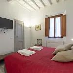 Ponte Vecchio\'S Nest