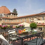 Best Location W/ Breathtaking Views Chic Palace