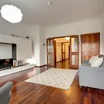 Lungarno Apartment By Mamo Florence