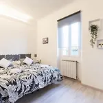 Domy\'S Guest House