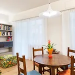 Giovanni Angelico Wood And Design Apartment