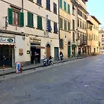 Nr8 - Santa Croce Apartment