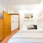 Santa Maria Novella 6 sleeps near the central station