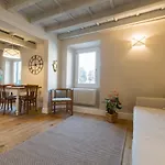 Oltrarno Real Mood Florentine Apartment