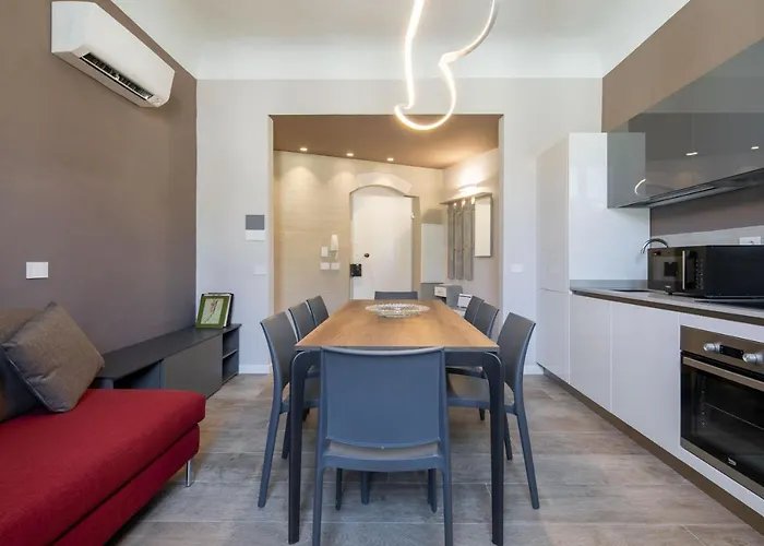 Magenta Luxury Apartment