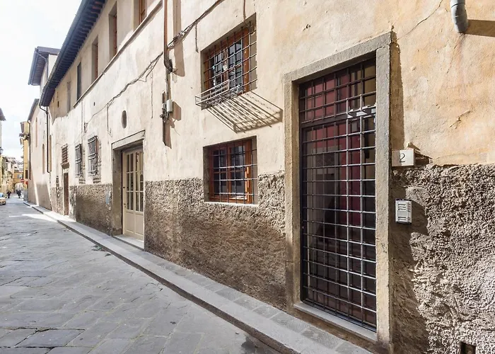 Refined Flat With Private Loggia In San Frediano