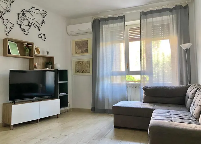 Twelveholly Apartment
