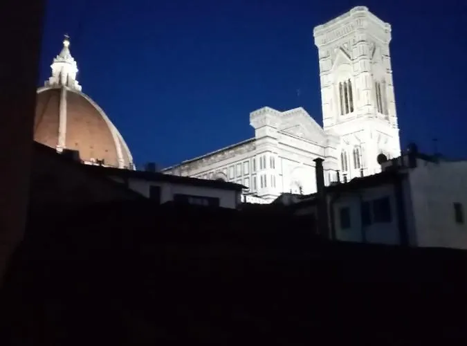 Guesthost - Duomo View Anna\'S Apartment